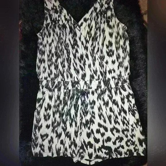Kardashian size large romper - Picture 1 of 2